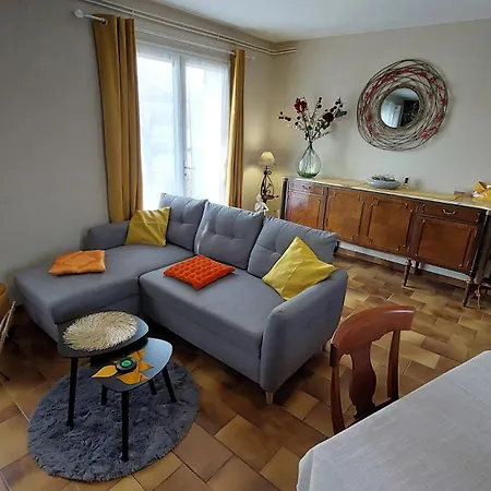 Дом отдыха 6 Pers Avec Jardin Clos Et Cheminee A Ytrac, Proche Aurillac