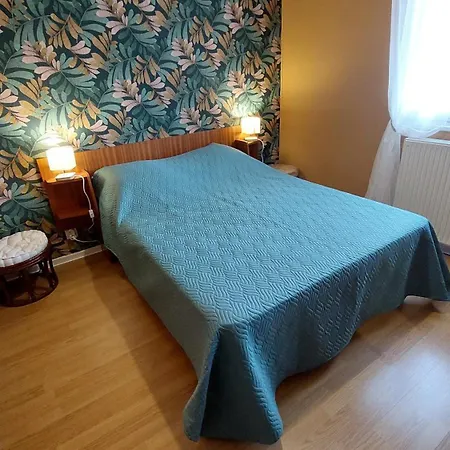 6 Pers Avec Jardin Clos Et Cheminee A Ytrac, Proche Aurillac Дом отдыха Ytrac