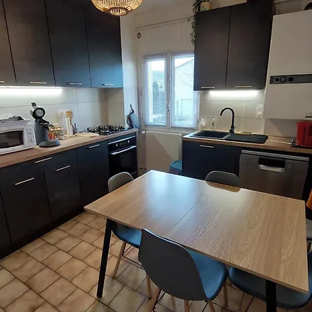 Дом отдыха 6 Pers Avec Jardin Clos Et Cheminee A Ytrac, Proche Aurillac *