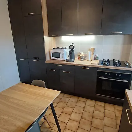 6 Pers Avec Jardin Clos Et Cheminee A Ytrac, Proche Aurillac Дом отдыха *