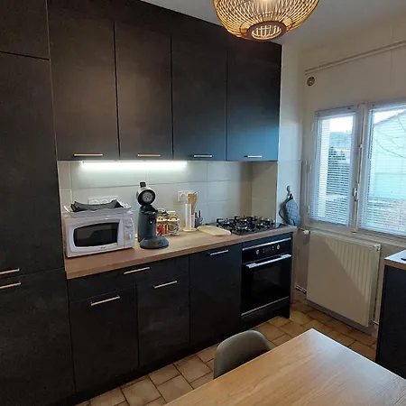 Дом отдыха 6 Pers Avec Jardin Clos Et Cheminee A Ytrac, Proche Aurillac
