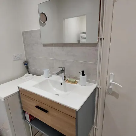 6 Pers Avec Jardin Clos Et Cheminee A Ytrac, Proche Aurillac Дом отдыха *