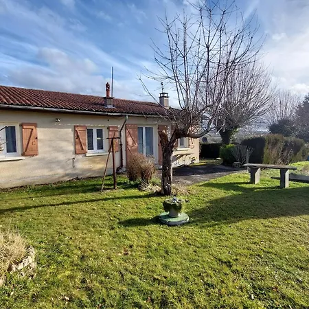 Дом отдыха 6 Pers Avec Jardin Clos Et Cheminee A Ytrac, Proche Aurillac