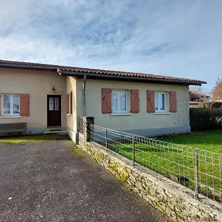 6 Pers Avec Jardin Clos Et Cheminee A Ytrac, Proche Aurillac Дом отдыха